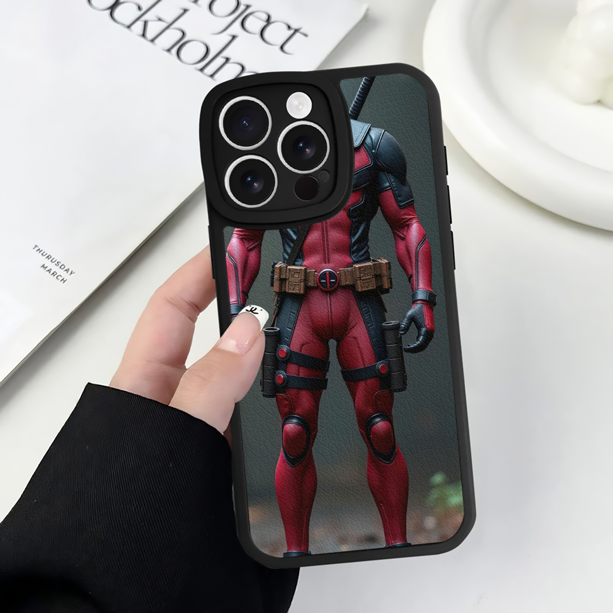 （画像用） Deadpool デッドプール 【iPhone 16シリーズ対応】シリコンスマホケース（レザー調） 材質：シリコン